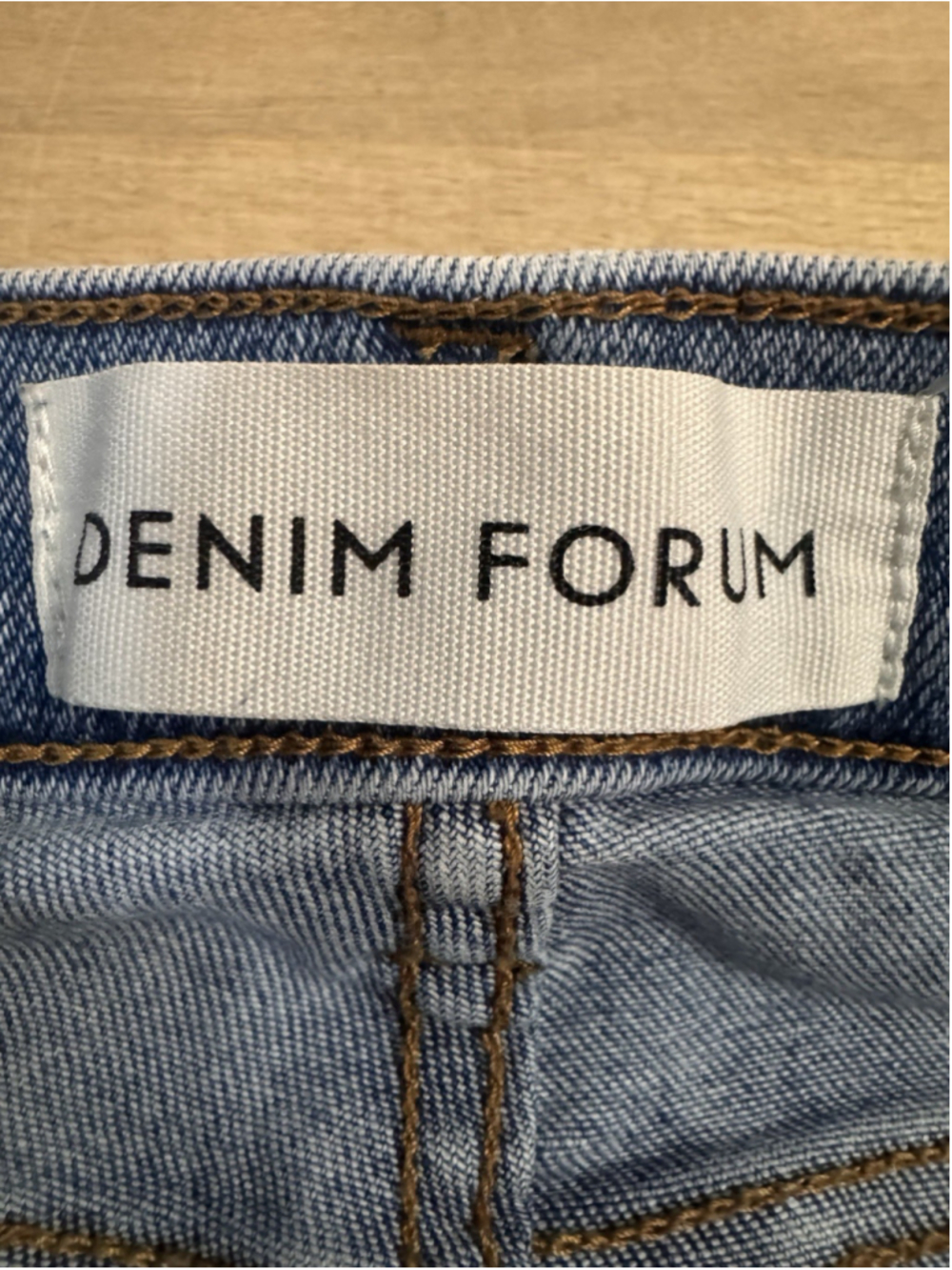 Aritzia Denim Forum The Donna mid Rise Flare Jeans Light Wash Size 30L Sz 29 - Picture 10 of 15